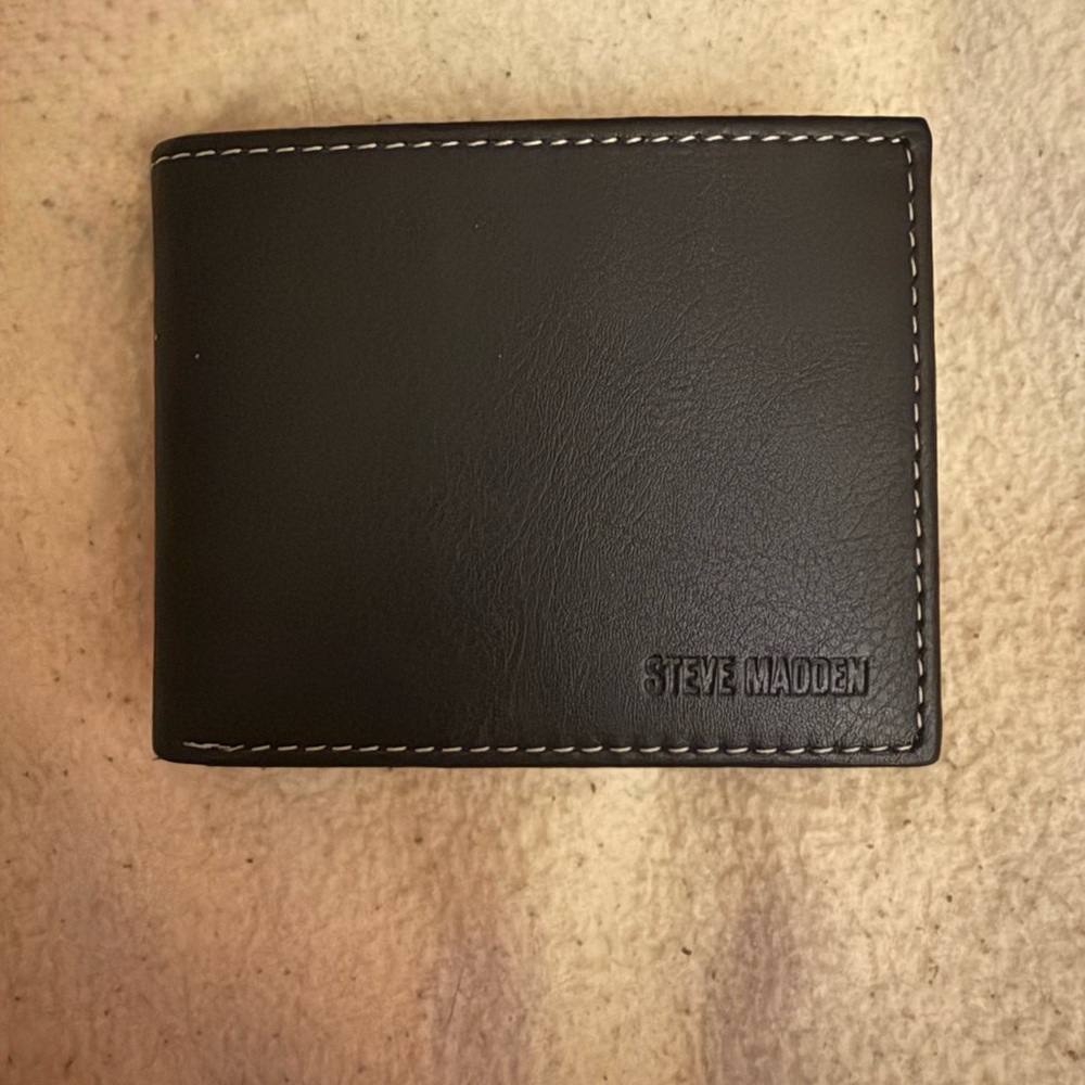 Brand New- Steve Madden Dark Leather Bi-Fold Wallet
